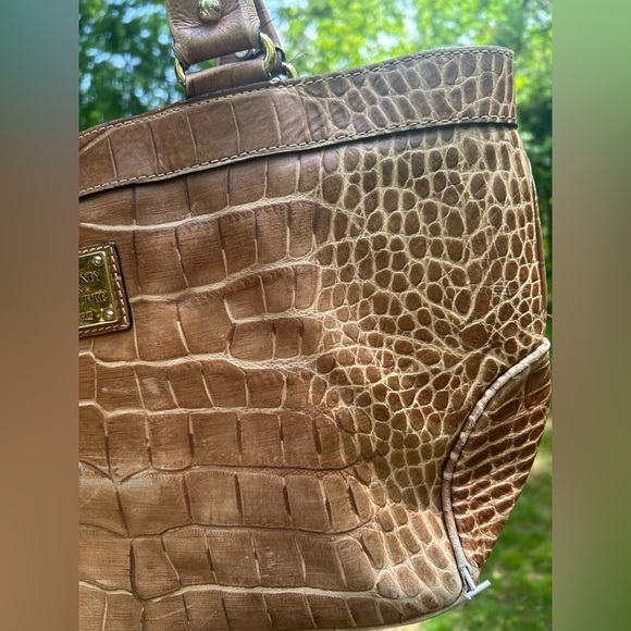 Dooney & Bourke Tan Crocodile Texture Tote Bag **Heavy Wear** - Picture 3 of 15
